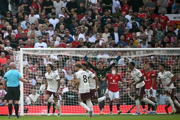 Versus / Arsenal resiste y otra vez se impone al Manchester United en Old Trafford