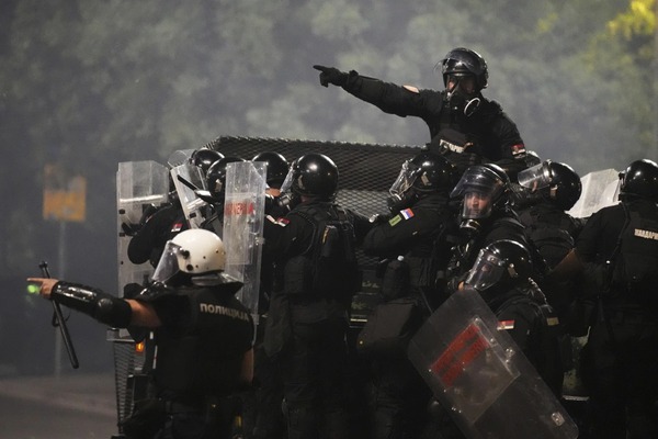 Presidente serbio anuncia medidas severas contra manifestantes tras disturbios
