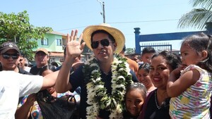 Una turba apedrea al candidato Andrónico Rodríguez tras emitir su voto en Bolivia