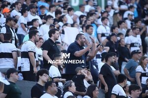Versus / ¡Los jugadores de Olimpia se retiraron entre abucheos e insultos!