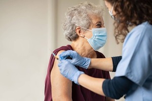 Paraguay dispone de 32.000 dosis de vacuna antigripal para adultos mayores