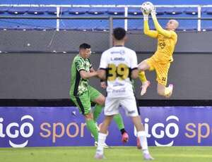 Ramón Díaz resalta la personalidad del joven portero Facundo Insfrán - Olimpia - ABC Color