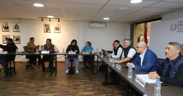 La Nación / Docentes inician huelga nacional por dos días