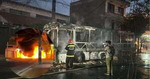 Diario HOY | Bus se incendia durante recorrido en barrio Obrero