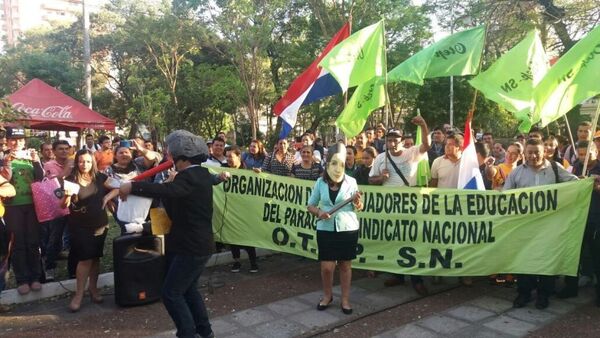 Huelga de maestros: Titular del MEC habla de voluntad para acuerdo y gremio lo califica de "mentiroso"