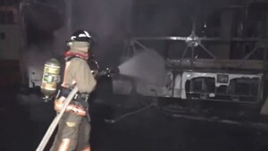Video: Bus se incendia a causa de un cortocircuito en Asunción
