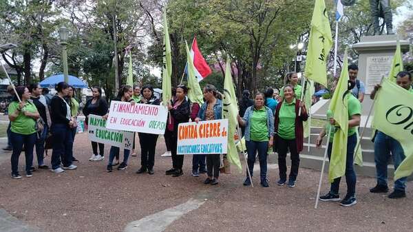 Docentes planean más días de paro si no reciben respuesta - Nacionales - ABC Color