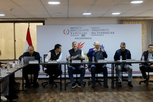 Docentes en huelga piden 8.6 % más, aunque se podría acordar un reajuste del 5 % - Noticiero Paraguay