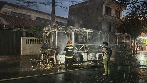Bus del transporte público ardió en llamas en pleno viaje