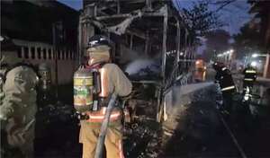 Falla eléctrica habría causado incendio de ómnibus en Asunción