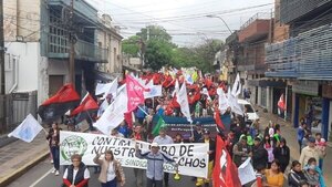 Gobernaciones suspenden almuerzo escolar por paro y ministro tirotea contra profes