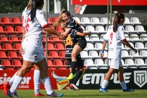 Olimpia triunfó sobre Nacional/Humaitá y sigue en la lucha por el título