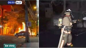 Un colectivo se incendió por completo a primera hora de la mañana