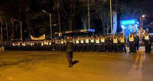 La Nación / Intervención de CDE: fuerte despliegue policial para evitar disturbios