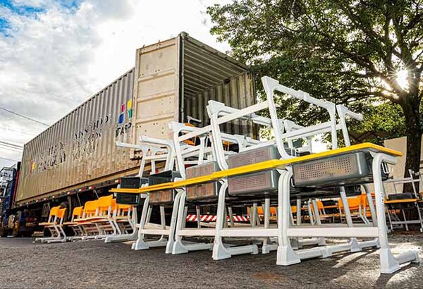 Ya se distribuyeron más de 313.000 muebles escolares adquiridos por Itaipú en todo el país | DIARIO PRIMERA PLANA