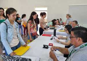 EBY recibe documentos para segundo desembolso por becas