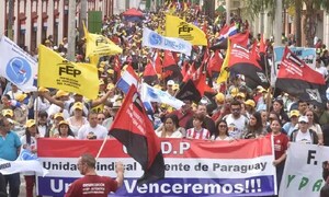 Gran movilización en la capital y a nivel país marca el primer día de la huelga de maestros – Prensa 5