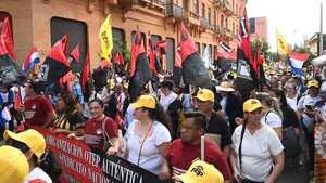 Docentes seguirán en paro pese a acuerdo parcial con el Gobierno - Noticiero Paraguay