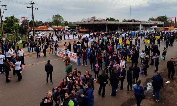 Mil docentes se movilizan en Villarrica y Borja en reclamo de mejoras educativas - Nacionales - ABC Color