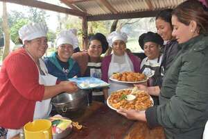 Mujeres emprendedoras de Ayolas se capacitan en la elaboración de productos a base de pescado - Nacionales - ABC Color