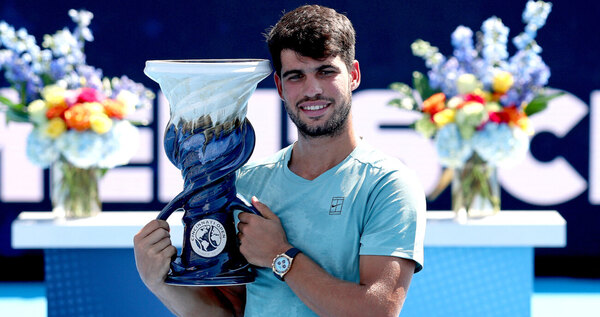Versus / Alcaraz gana su primer Masters 1000 de Cincinnati por abandono de Sinner