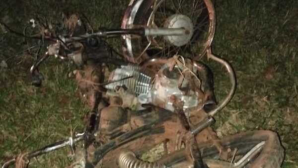 Choque entre camioneta y motocicleta deja un fallecido en Juan E. O’Leary