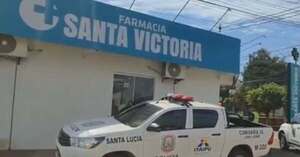 Popular / Chespi apretó a cajero de farmacia