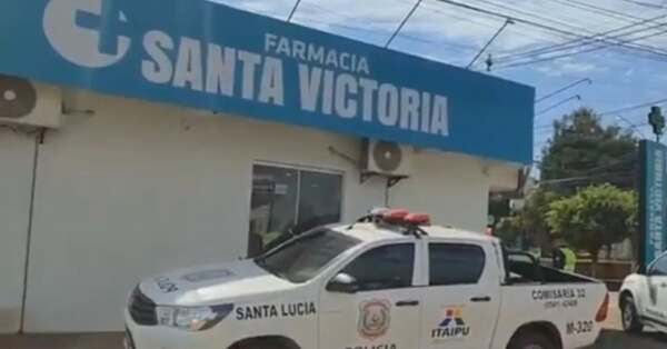 Popular / Chespi apretó a cajero de farmacia