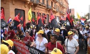 Educadores rechazan propuesta del gobierno y continúan paro nacional - OviedoPress
