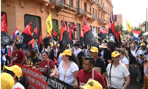 Educadores rechazan propuesta del gobierno y continúan paro nacional - OviedoPress