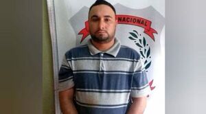 Popular / Ordenan prisión de dos polis que estaban en una camio del narco Macho