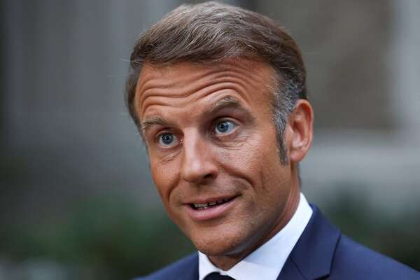 Macron asegura tener “grandes dudas” sobre la “voluntad de paz” de Putin - Mundo - ABC Color