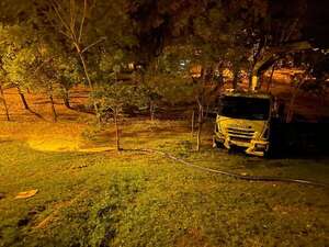 Parque Carlos Antonio López: Essap limpia reservorios y vecinos cuestionan desperdicio de agua - Nacionales - ABC Color