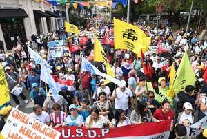 Masiva protesta docente continúa hoy: esto es lo que aún exigen al MEC - Nacionales - ABC Color