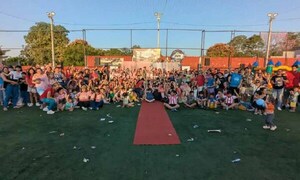 Agasajan a 800 niños en memoria de pequeña fallecida en el Hospital de Acosta Ñu – Prensa 5
