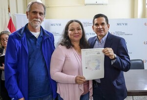 Más familias de Guarambaré reciben subsidio para construir la casa propia - .::Agencia IP::.