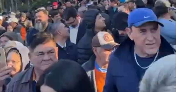 Diario HOY | Muni paralizada por leales a Prieto: “Vamos a romper todo el vidrio”
