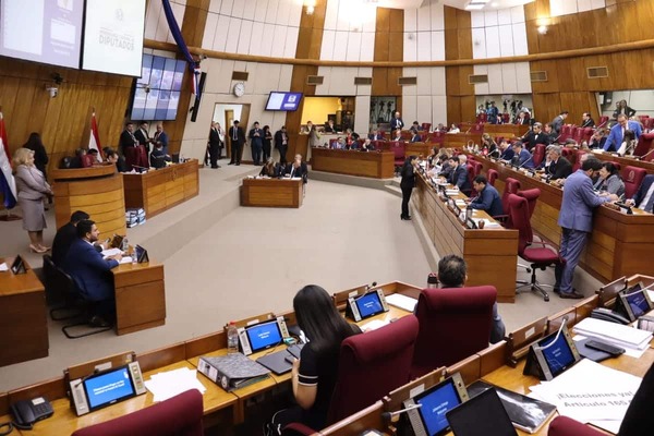 Diputados define hoy destitución de Miguel Prieto
