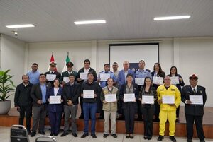 ENTREGA DE CERTIFICADOS DEL CURSO DE BASES ADMINISTRATIVAS PARA LA GESTIÓN DE RIESGOS