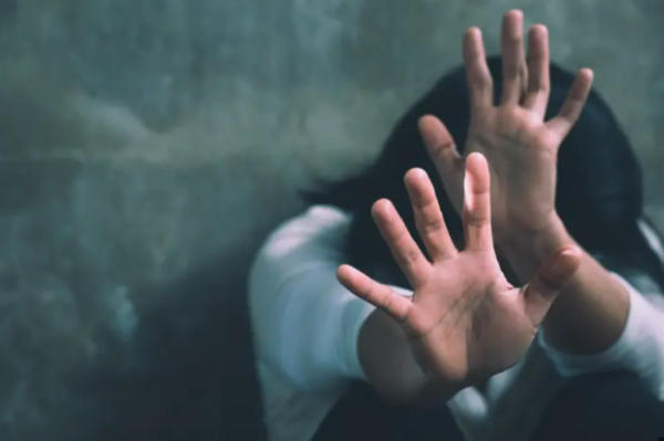 Hombre es condenado a 17 años por abusar y embarazar cuatro veces a su hija menor en Ciudad del Este