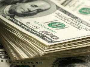 Agentes prevén dólar débil y 4% crecimiento