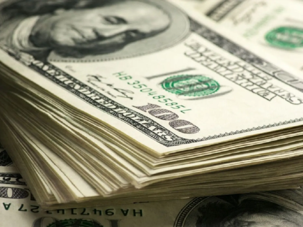 Agentes prevén dólar débil y 4% crecimiento