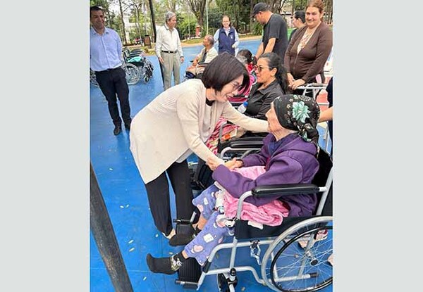 Gesto solidario de Taiwán llega a la ciudad de Presidente Franco con donación de sillas de ruedas y frazadas | DIARIO PRIMERA PLANA