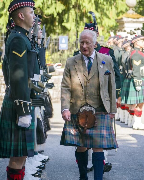 Carlos III ya está en Balmoral disfrutando sus vacaciones de verano - Gente - ABC Color