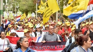 Paro nacional docente: Masiva marcha en Asunción exige salarios justos y jubilación digna