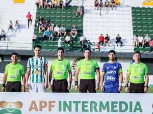 Protesta de Encarnación FC contra Rubio Ñu - Fútbol de Intermedia - ABC Color