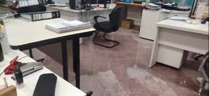 Video: denuncian inundación en archivo de Catastro - Economía - ABC Color
