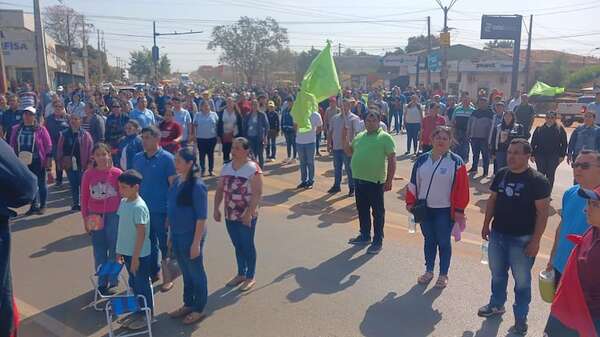 San Pedro: Alta participación de docentes en la segunda jornada de movilización  - Nacionales - ABC Color