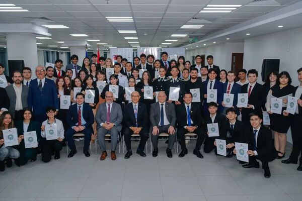 Popular / Entregan Becas Taiwán 2025 a estudiantes