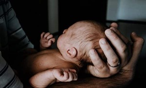 Popular / Denuncian supuesta negligencia médica tras muerte de un bebe'i